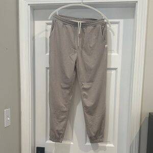 Vuori Women’s Weekend Jogger. Great condition.